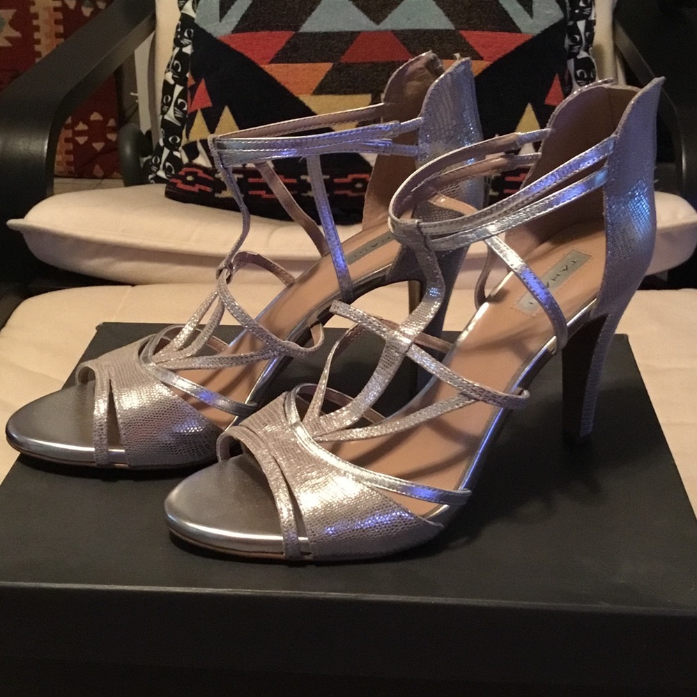 Never worn Tahari heels
