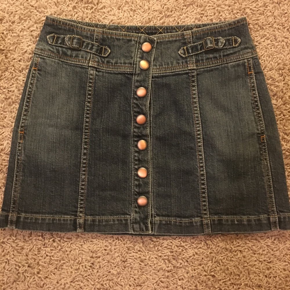 Denim skirt with buttons