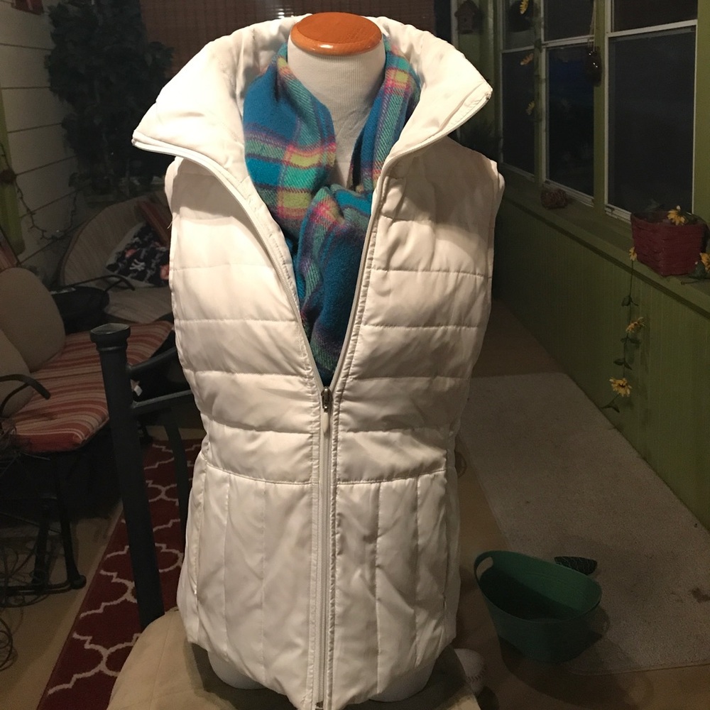 White zip up vest