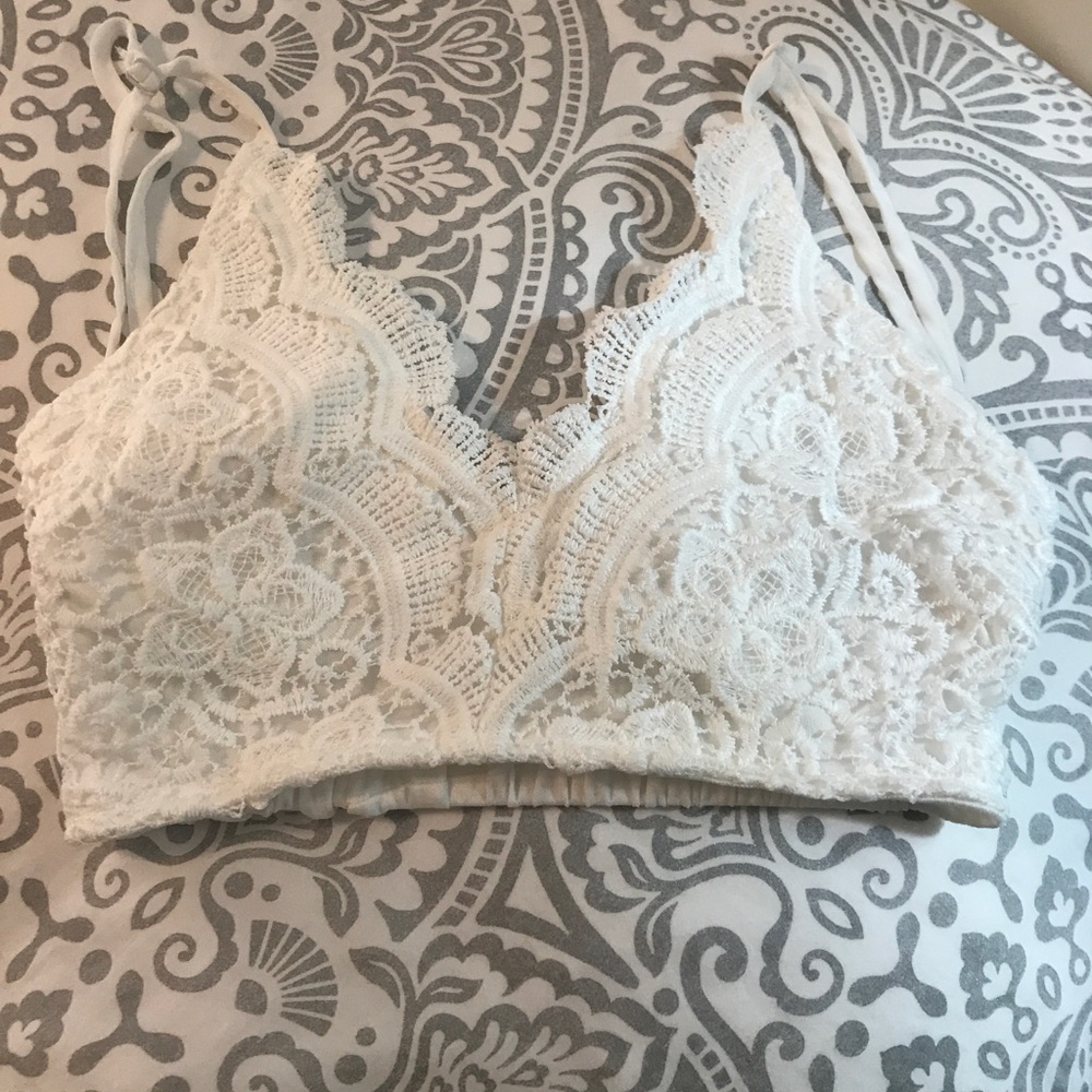 White crop top, lace front