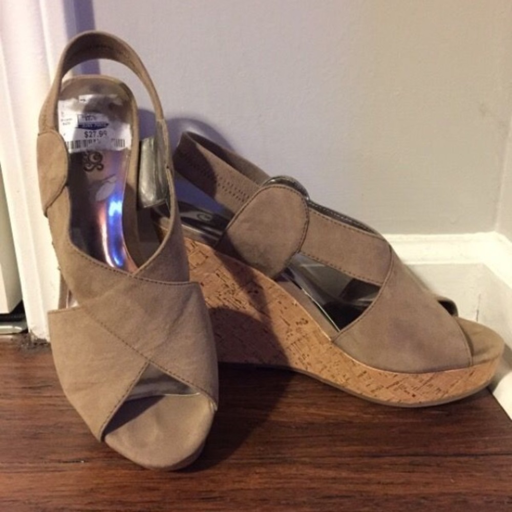 Carlos wedges