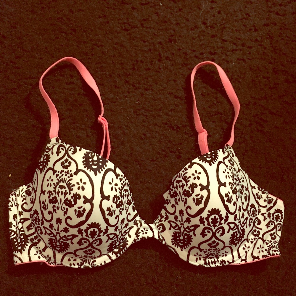 🆕New w/o tags Victoria's Secret bra 34B