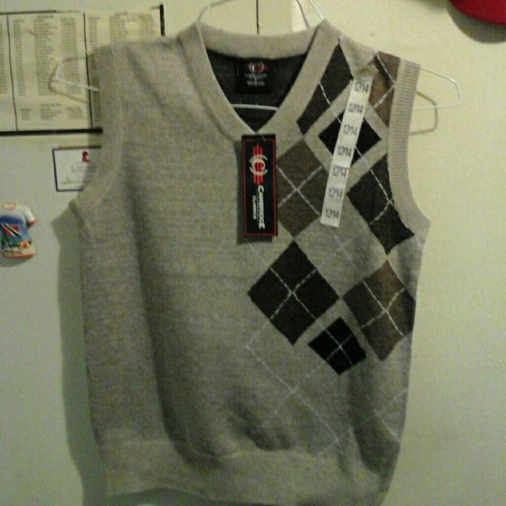 Cambridge  boys pullover argyle vest. Sz 12/14.