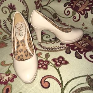 NIB Tan Patent Platform Pumps Size 8