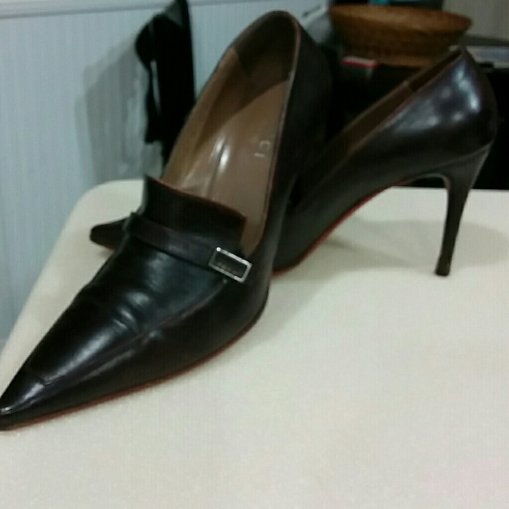 Gucci shoes Make an offer you never know!