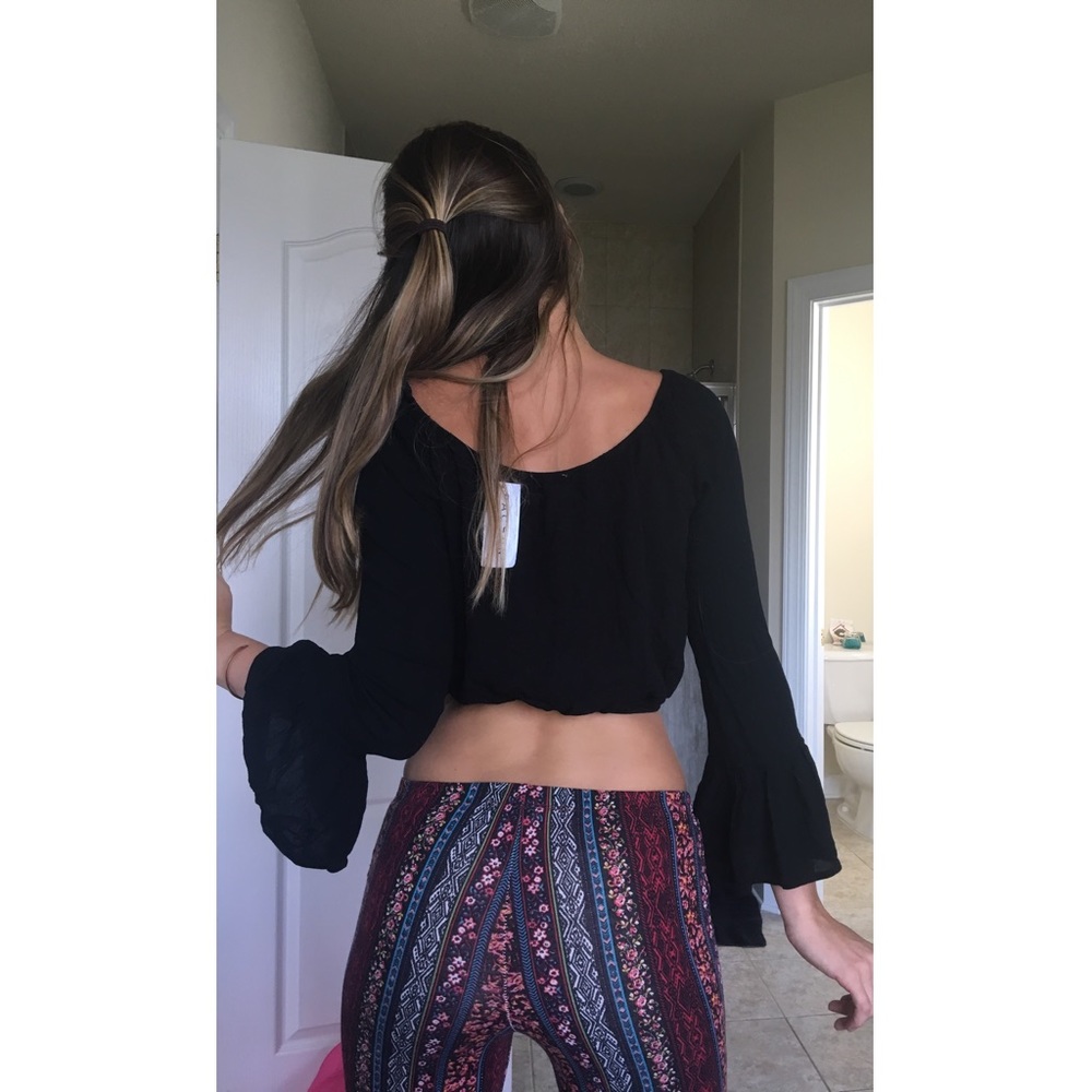 NWT Pacsun Crop top with bell bottom sleeves