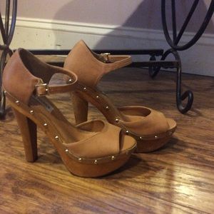 Nude block heel open toe Steve Madden sandals
