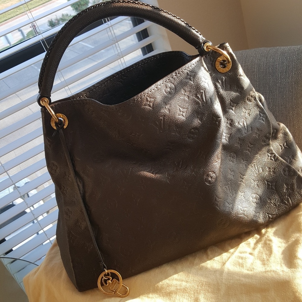 Louis Vuitton Artsy MM Bag