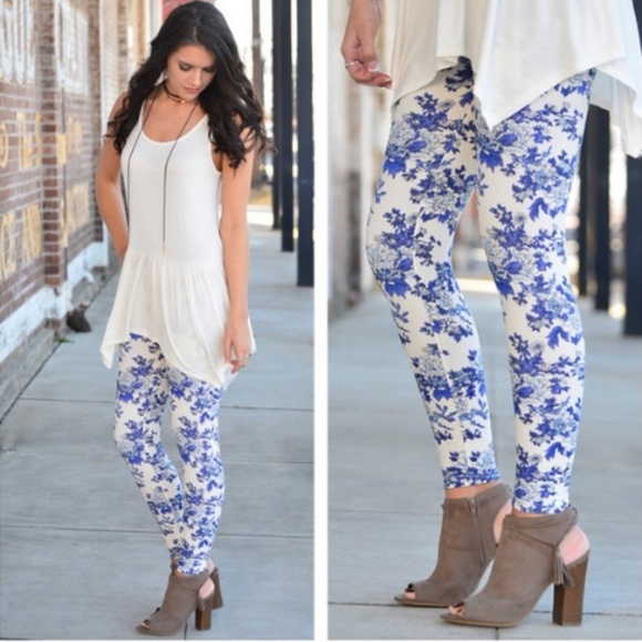 LAST PAIR pretty blue & white floral leggings - Picture 3 of 3