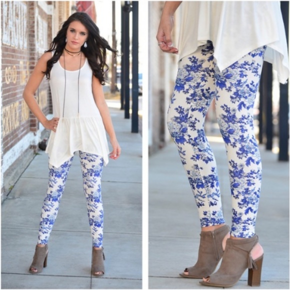 LAST PAIR pretty blue & white floral leggings - Picture 2 of 3