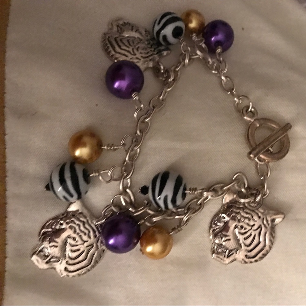 Size 7 wrist. Too cute LSU bracelet.