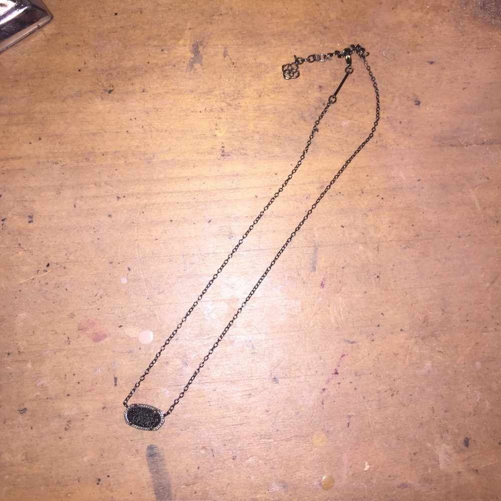 Kendra Scott necklace