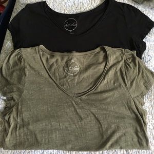 2 v-neck t-shirts