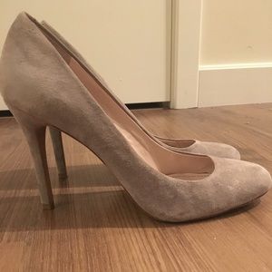 Vince Camuto gray suede heels