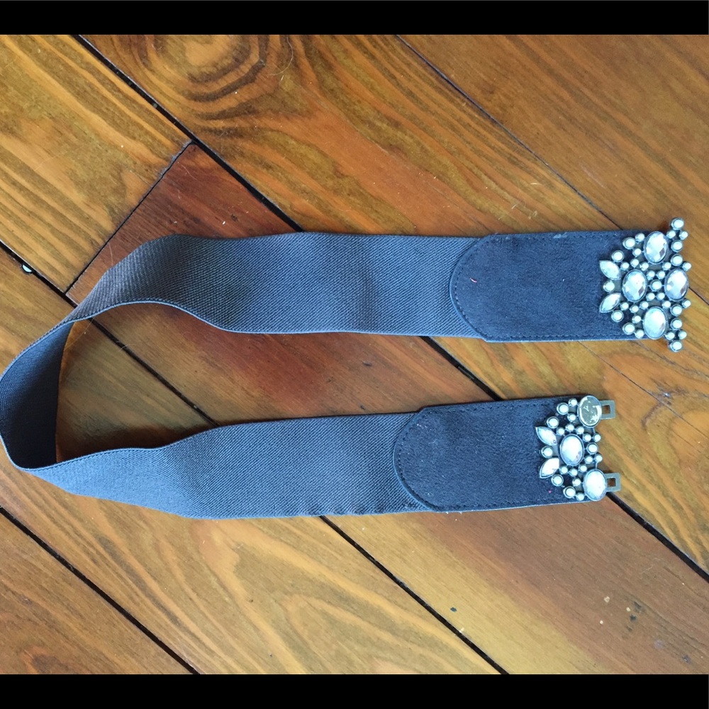Thick gray belt with diamond decorative clasp