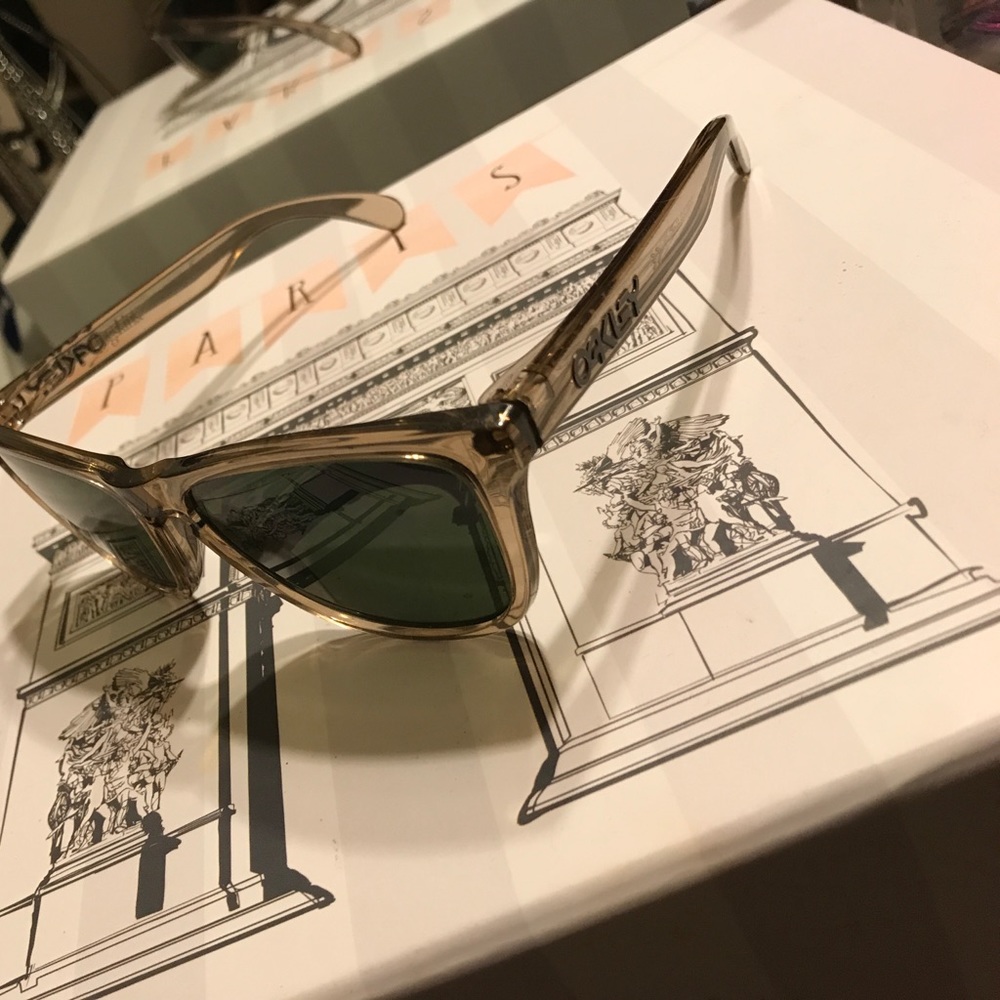 Oakley shades (Men or woman)