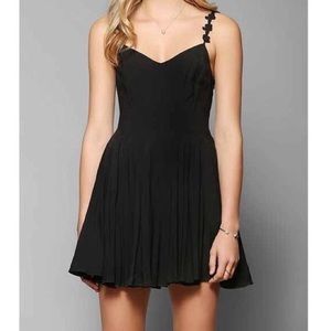 Kimchi blue daisy strap dress