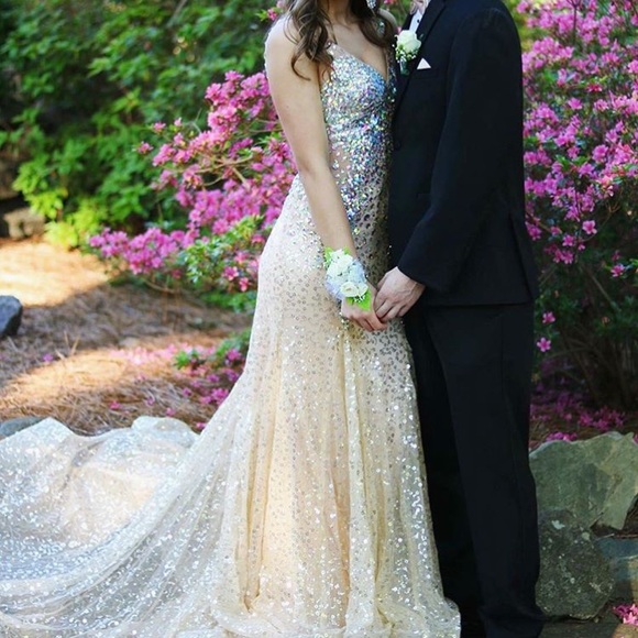 Prom dress - Picture 2 of 4