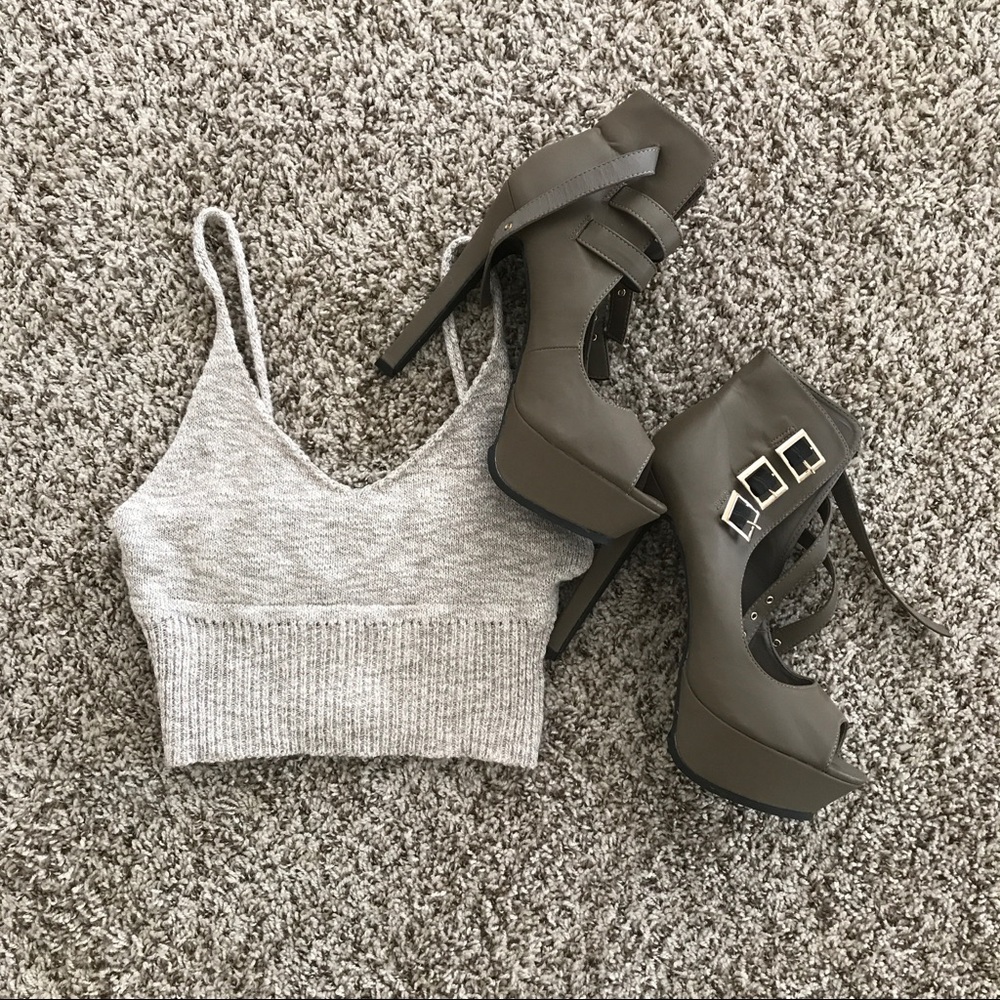 Debut Sweater Off white cream crop top