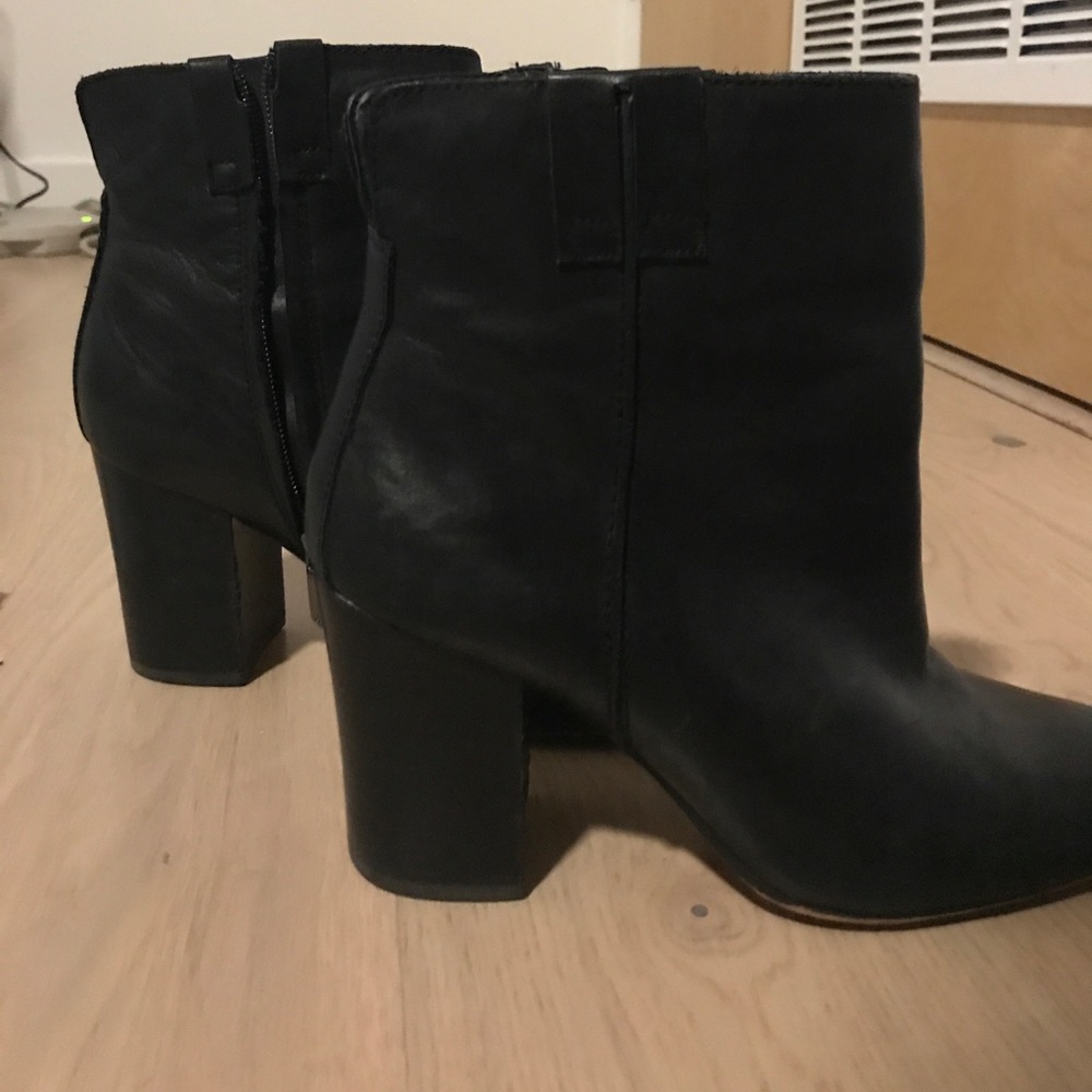 Black ankle heeled boots