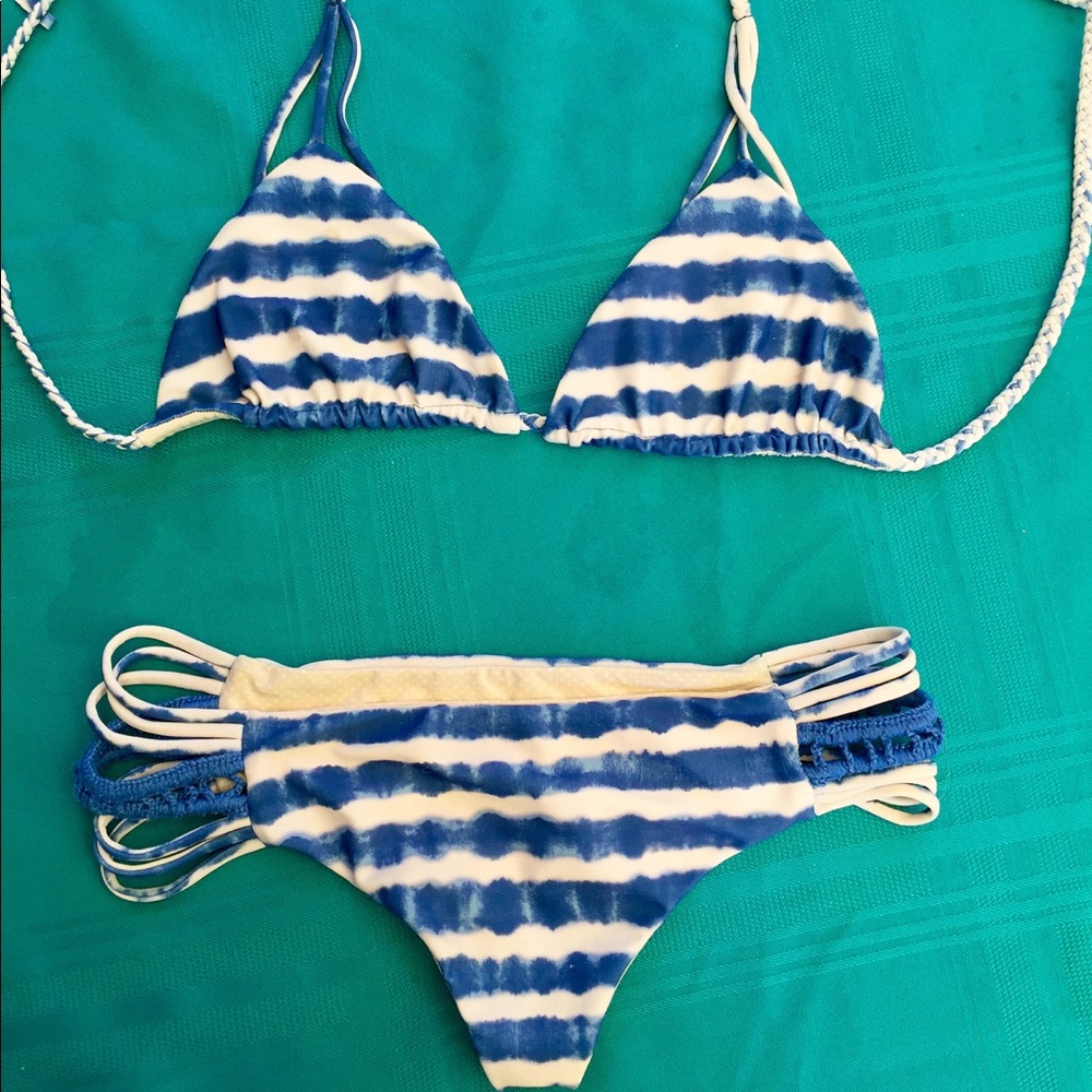 Acacia Tidal Waves set