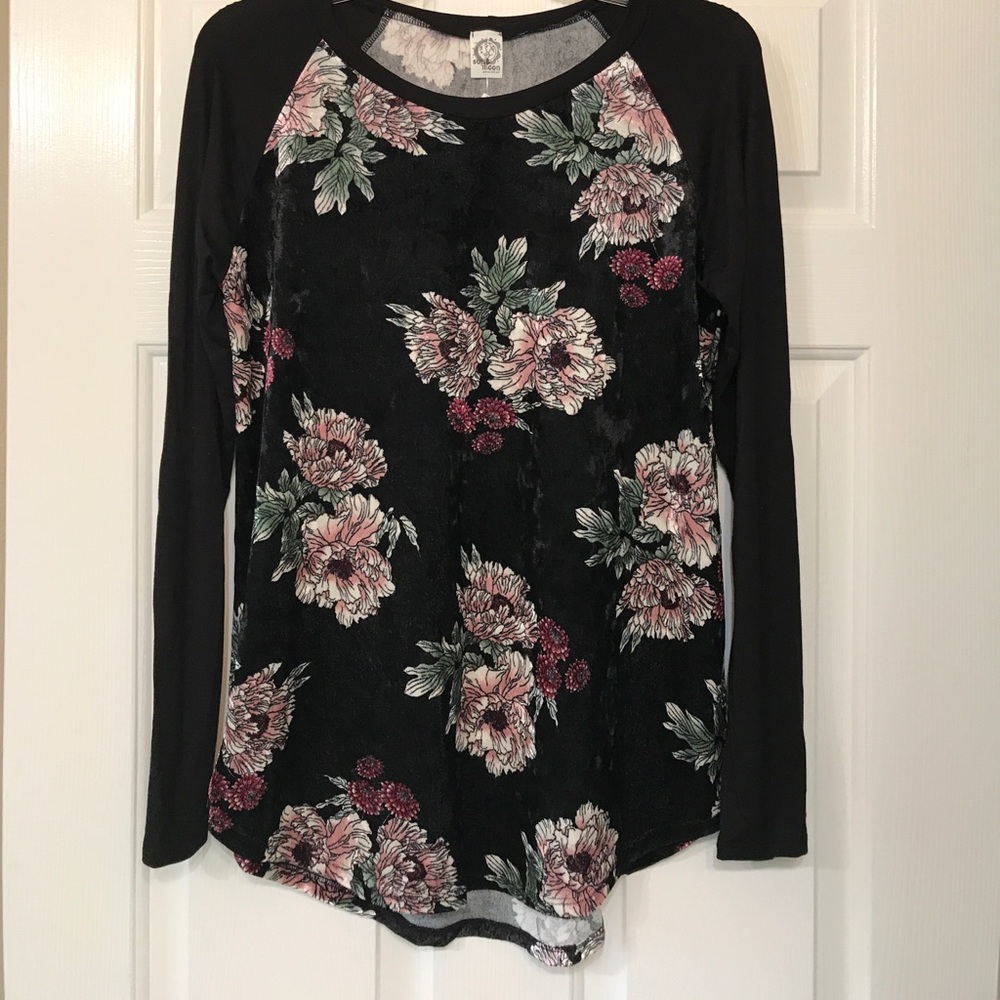 Floral raglan sleeve tunic Gently used like new