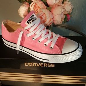 NWT Bubble gum pink Chuck Taylor's Converse ALL?