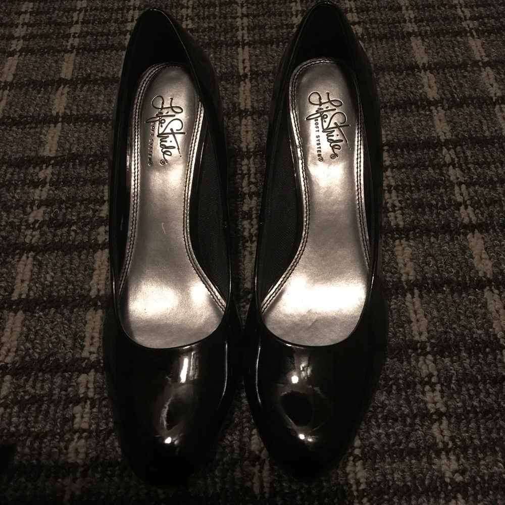 Life Stride Black Heels Size 9