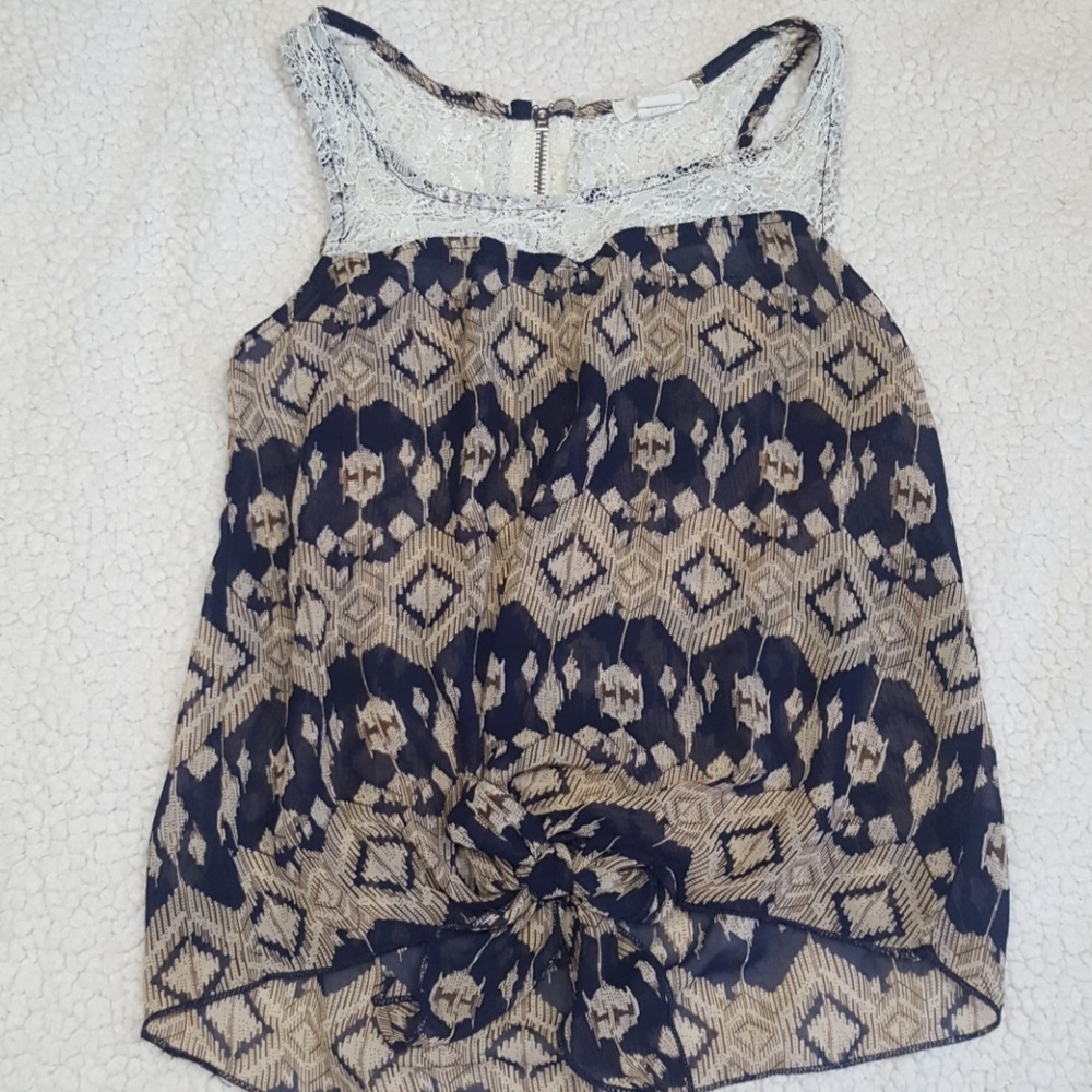 PRETTY GOOD blouse size Small