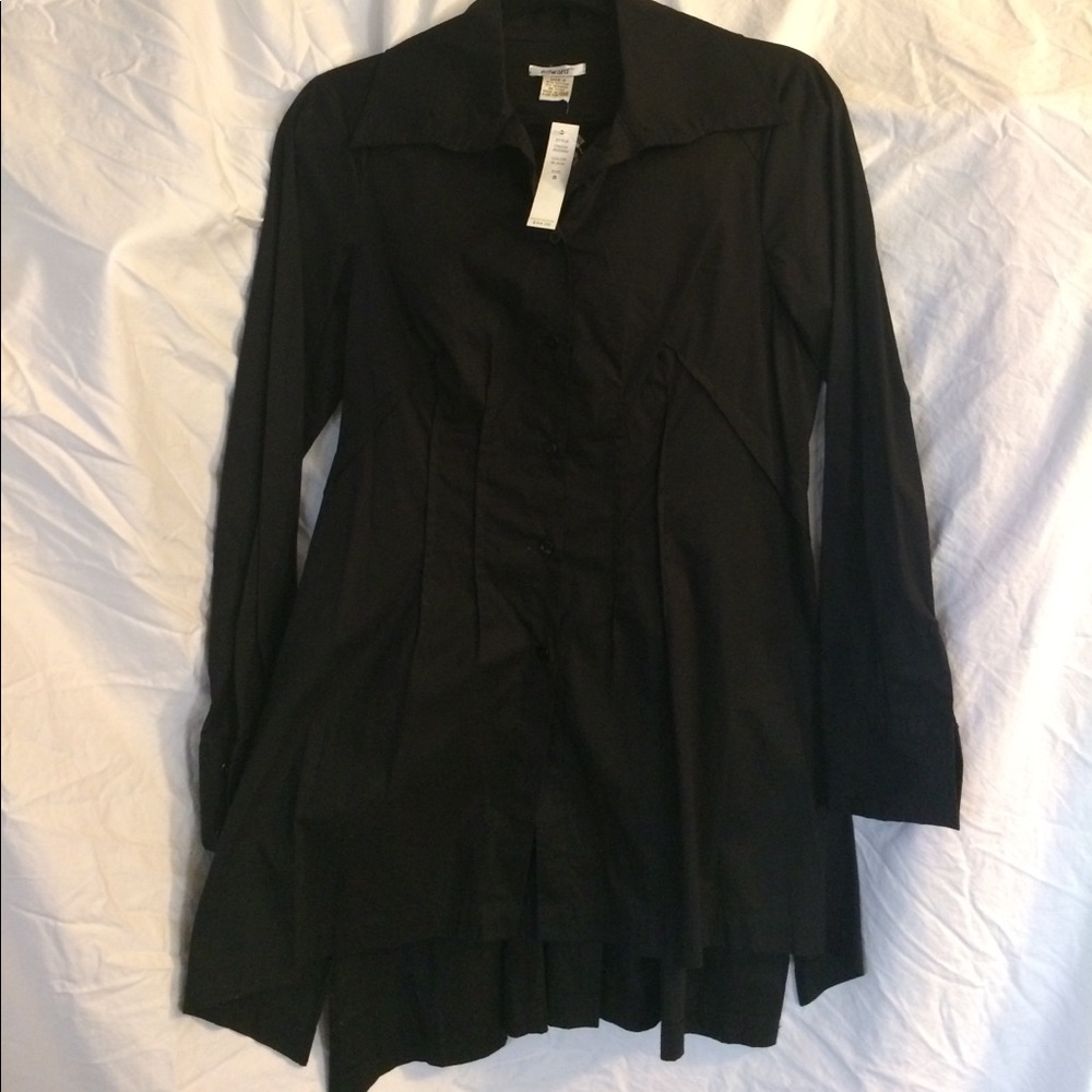 Super cute Edward button down high-low black shirt