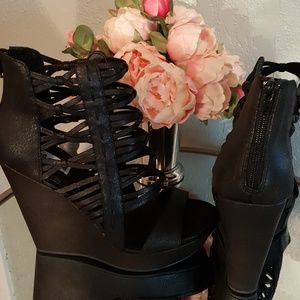 Black strappy wedges