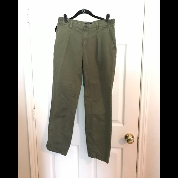 Banana Republic Pants - Banana Republic pleated boyfriend chino pants