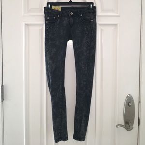 Studded super skinny jegging
