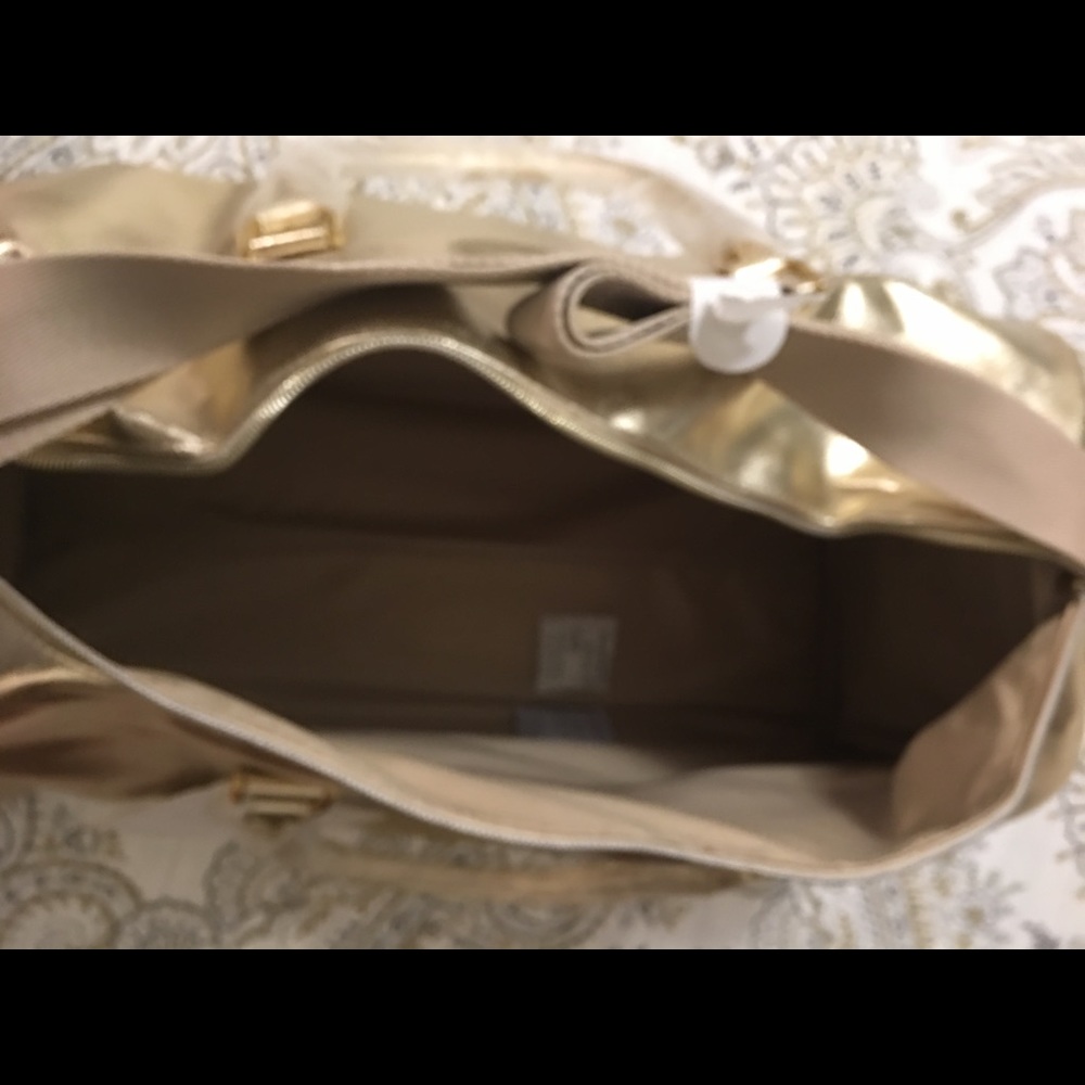 MICHAEL KORS DUFFLE 🎉HP🎈 - Picture 2 of 7
