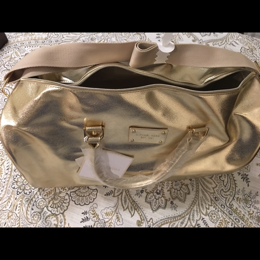 MICHAEL KORS DUFFLE 🎉HP🎈 - Picture 3 of 7