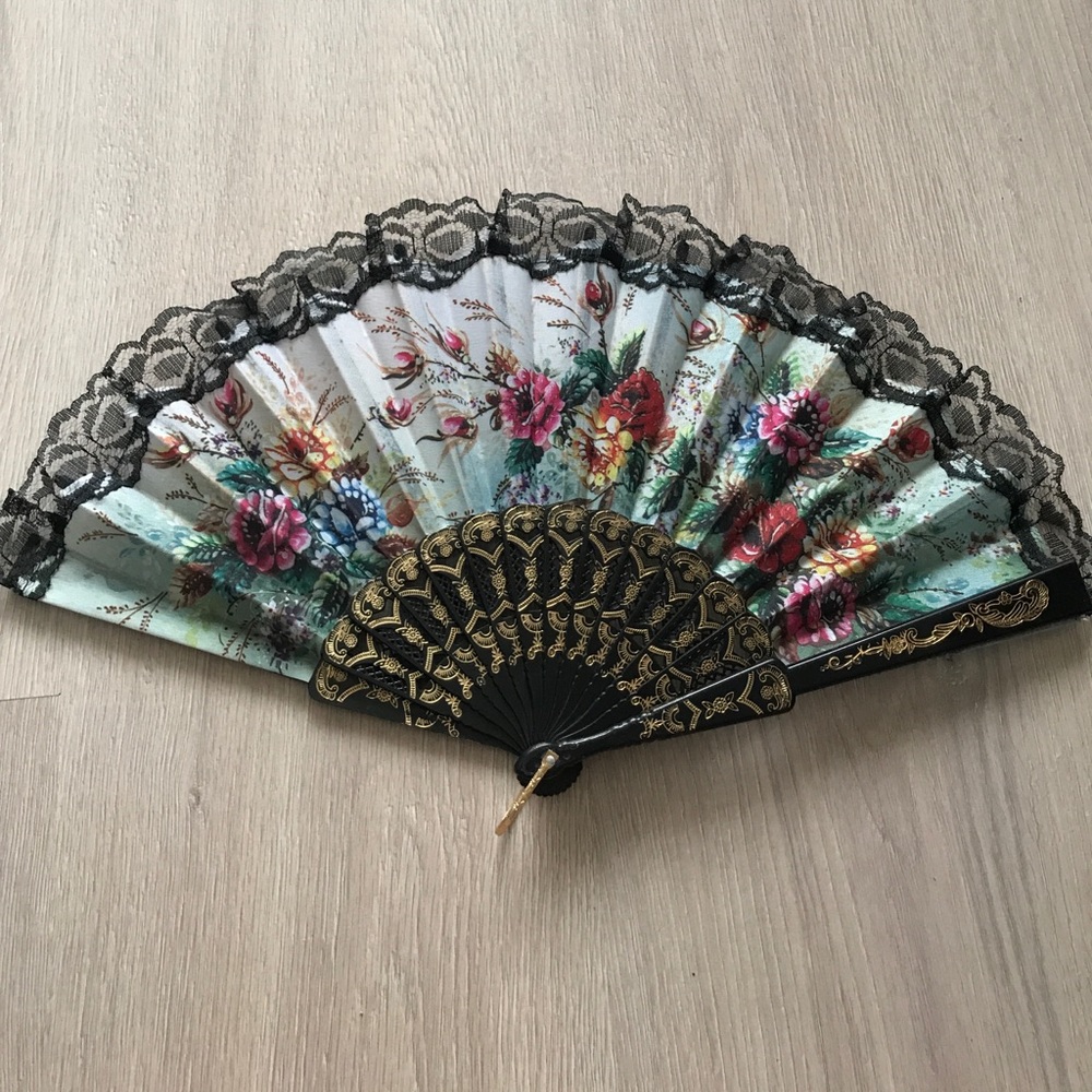 Floral pattern folding hand fan