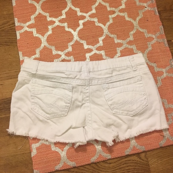 White jean shorts - Picture 3 of 3