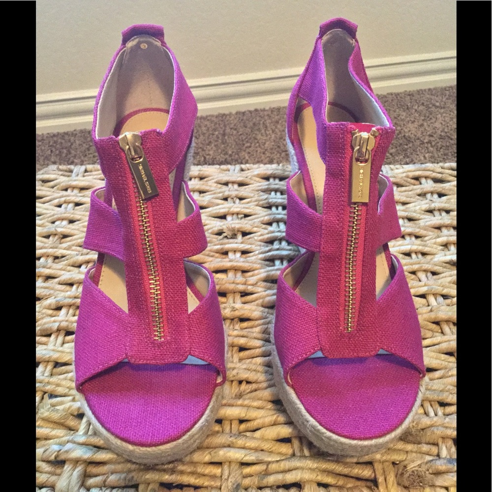 Adorable pink  Michael Kors wedges