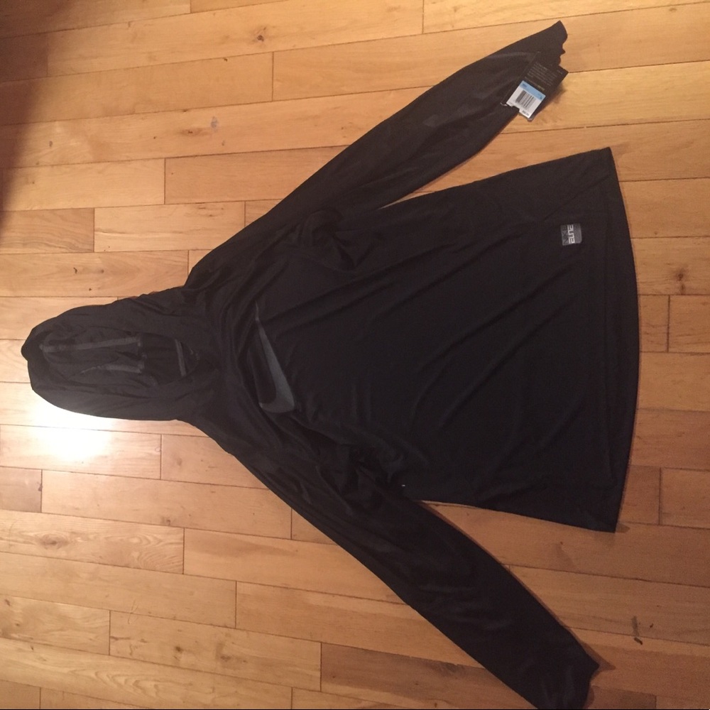 Nike Dry-fit hoodie. Never worn! Size M.