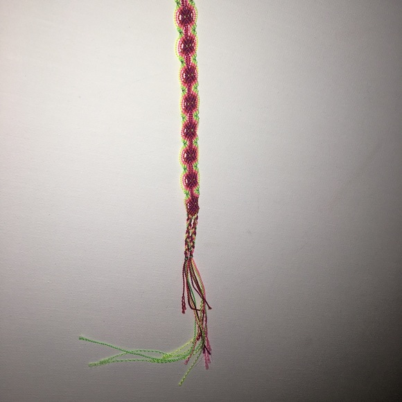 a cute string bracelet - Picture 4 of 5