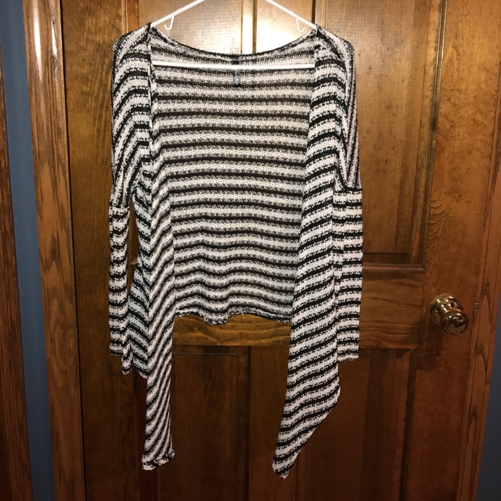 Full tilt brand size S high to low cardigan