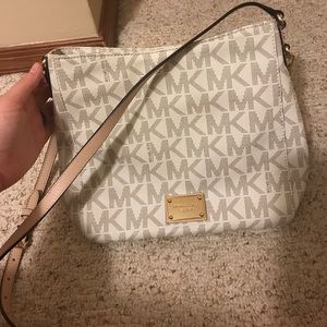 Michael kors signature large jet set crossbody
