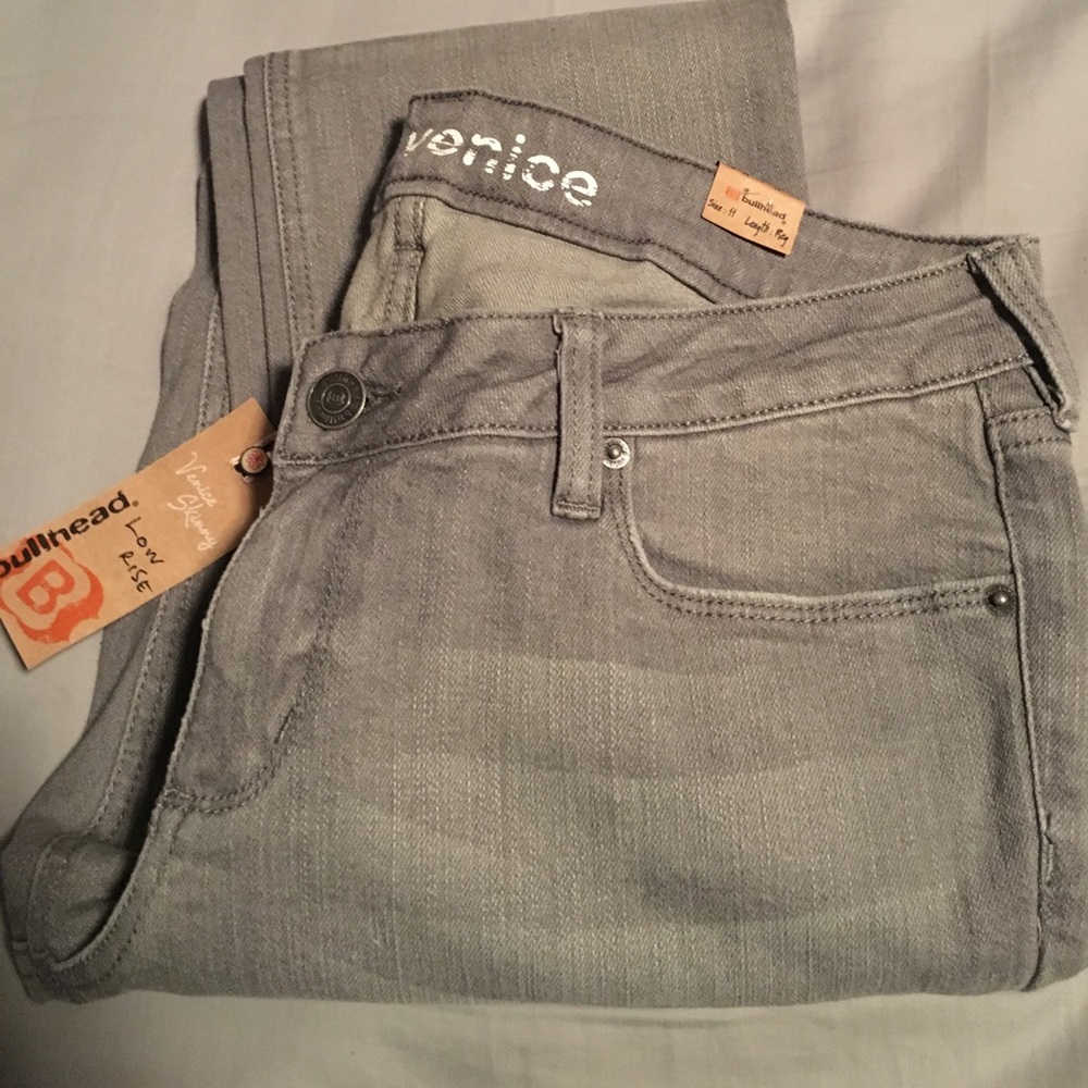 🆕 low rise Venice skinny jeans in lovely soft gra