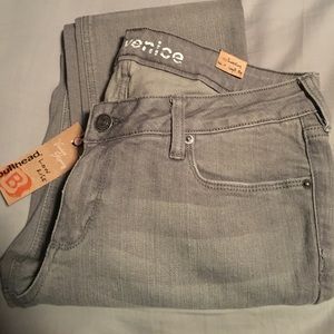 🆕 low rise Venice skinny jeans in lovely soft gra