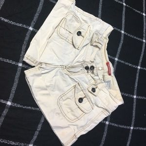 Creamy cargo shorts
