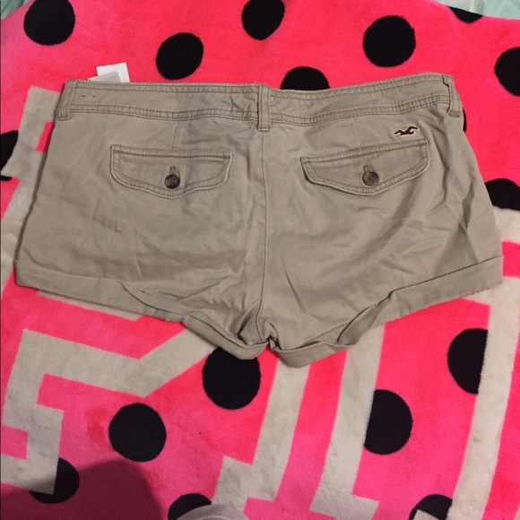 Tan hollister shorts size 9 - Picture 3 of 3
