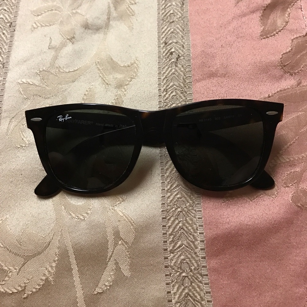 Tortoise ray ban wayfarers