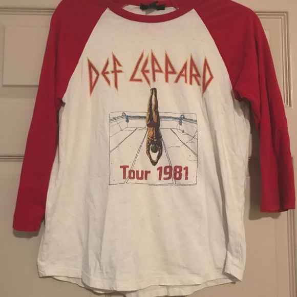 Tops - Def Leppard ROCK BAND TEE🥁