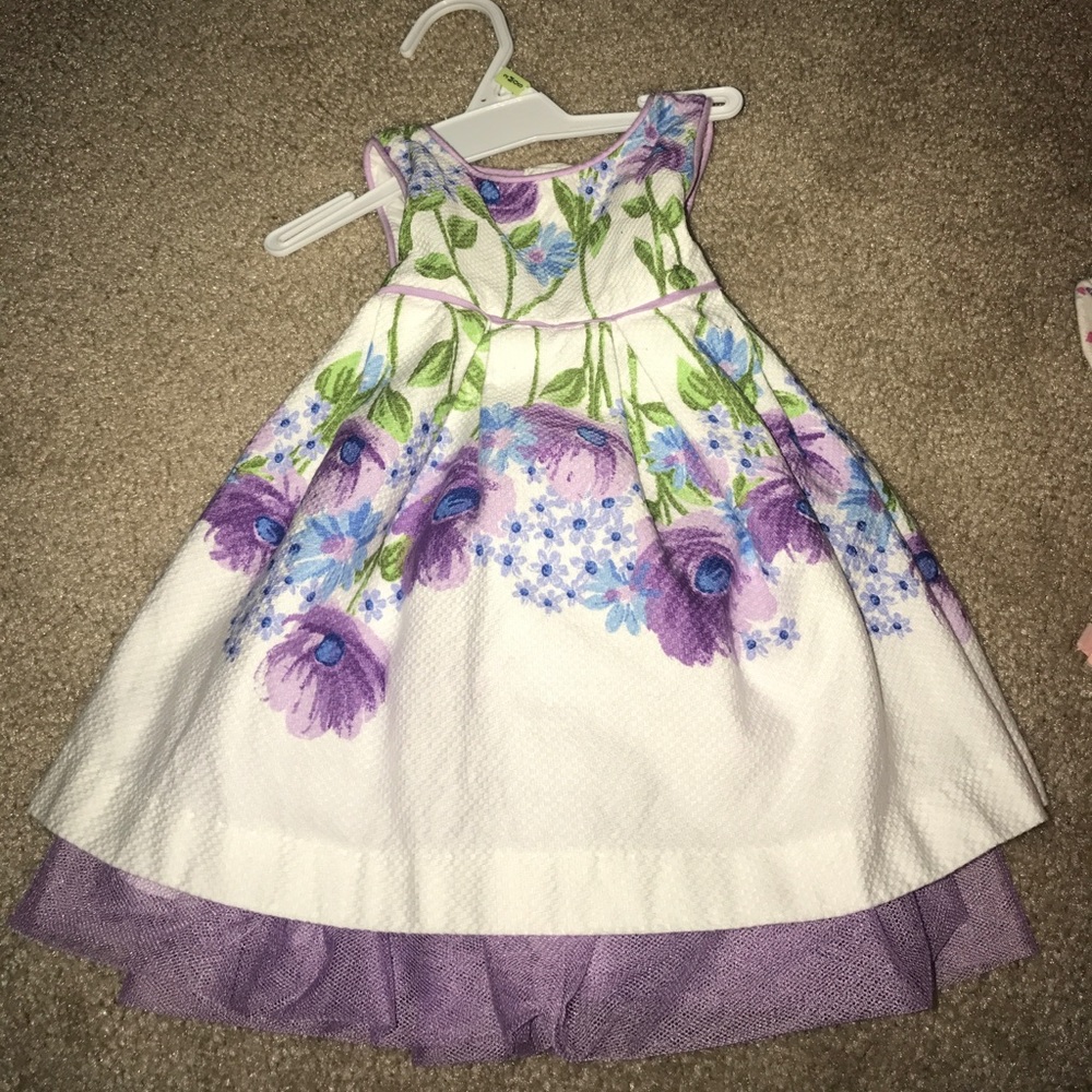 Place 0-3M dress w/bloomers (New no tags)