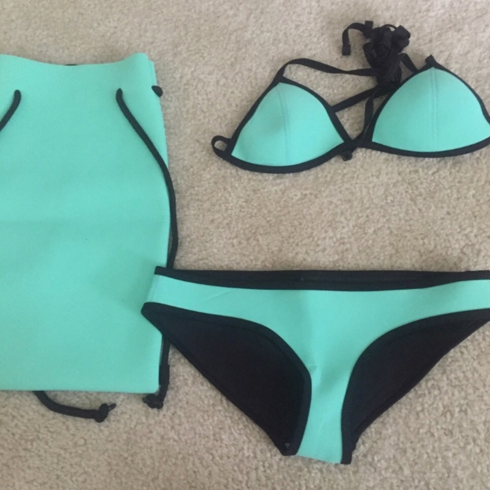 Aqua blue triangl bathing suit